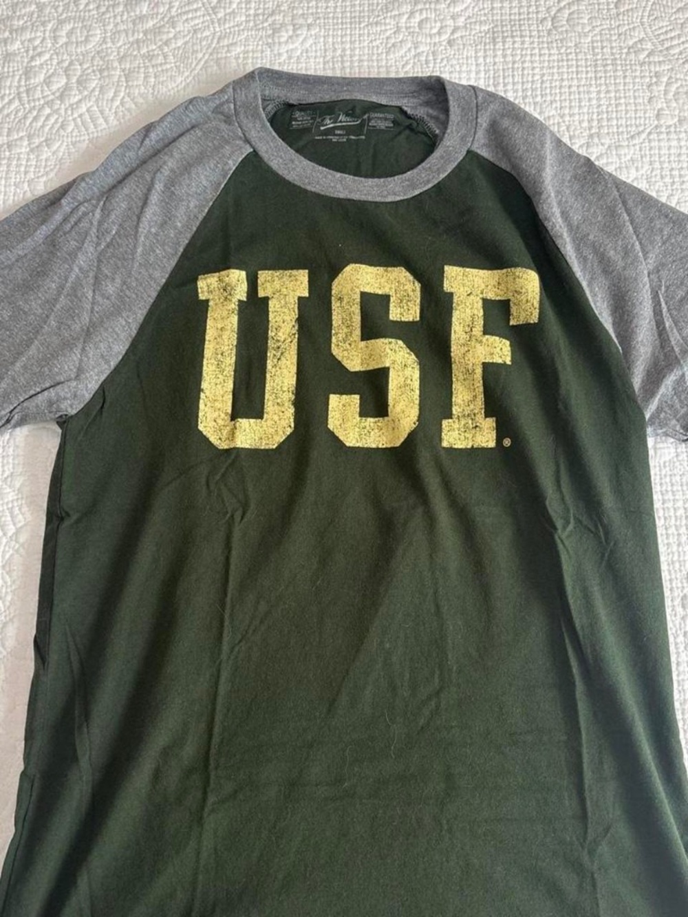 The Victory USF Bulls 100% Cotton T-Shirt Size Small Green